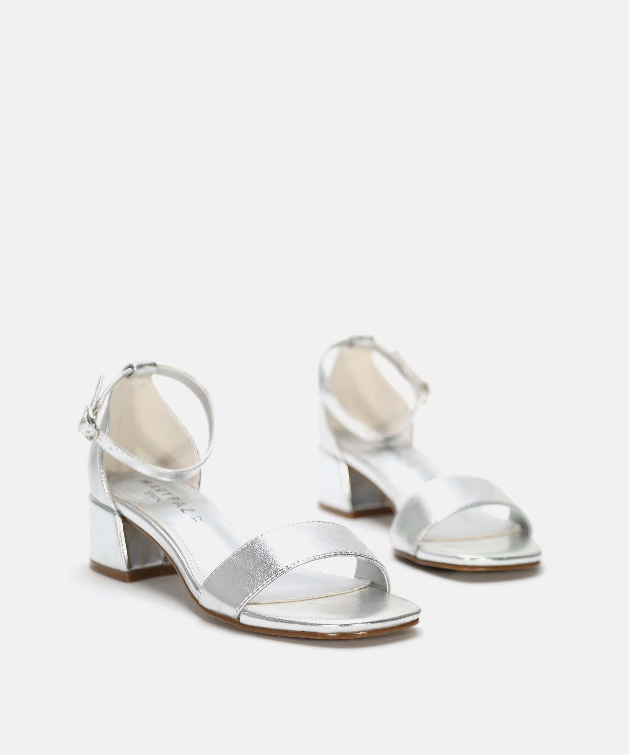 Sapato de salto destalonado em camur&ccedil;a image number null